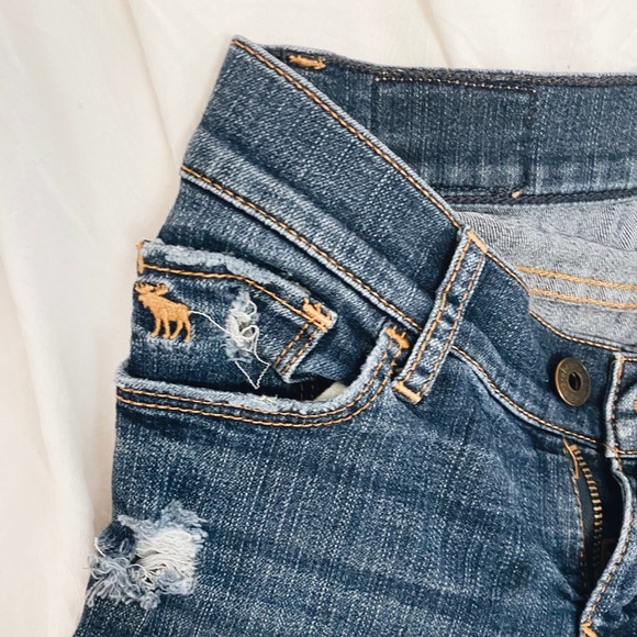 Abercrombie Distressed Jeans - Picture 2 of 5